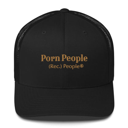 Porn People Gold Couture gorra trucker negra