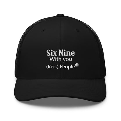 Six Nine gorra trucker mensaje blanco (3 colores)