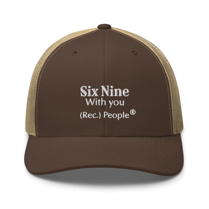 Six Nine gorra trucker mensaje blanco (3 colores)